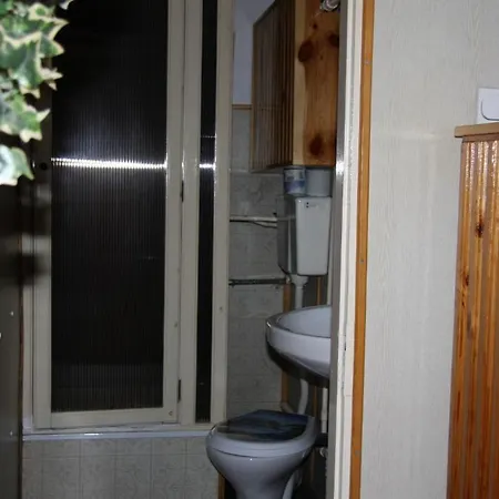 Quarto em Acomodações Particulares Goscinne Lulu *